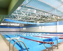 Piscina coberta e aquecida 
