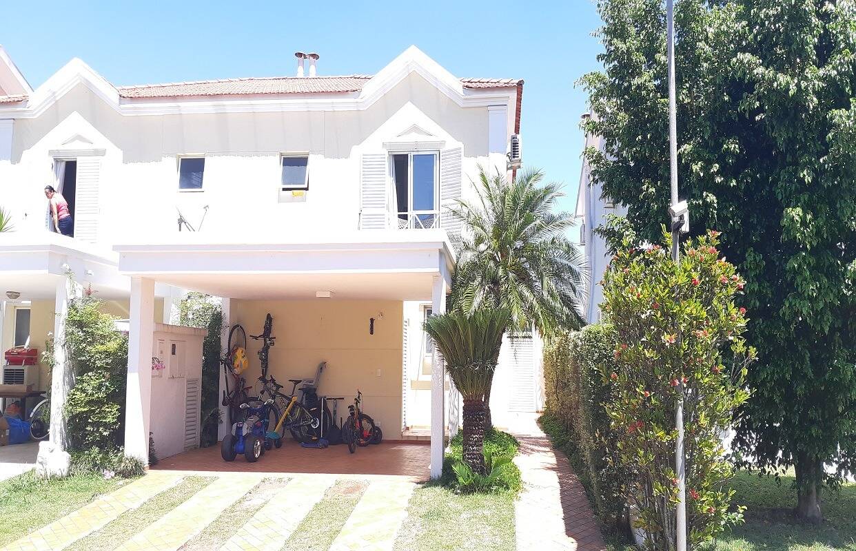 #1090 - Casa para Venda em Santana de Parnaíba - SP