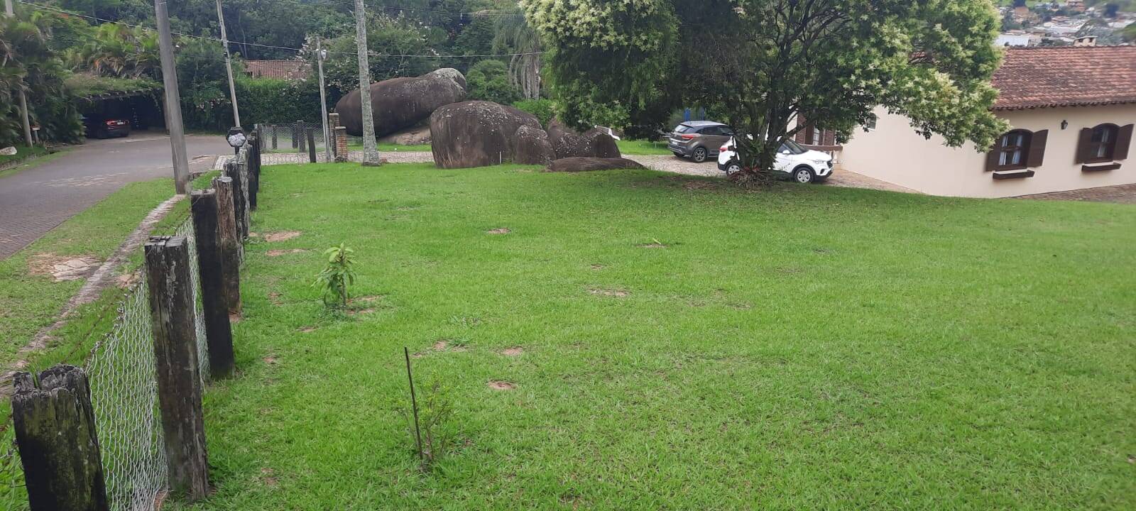 Terreno ao lado da Casa de esquina