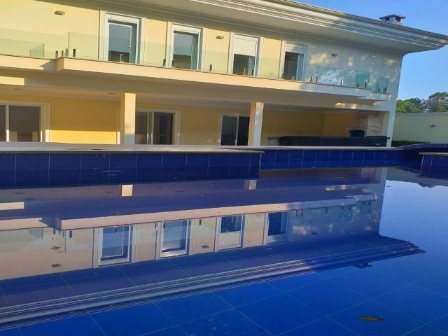 Piscina com Ponte