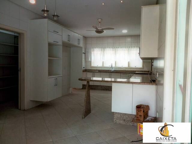cozinha com vista para a piscina