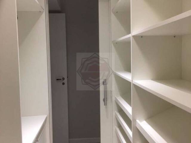 Apartamento para Venda em ALPHAVILLE - 30