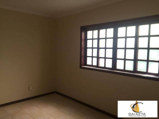 Casa para Venda em Jardim das Flores - 18