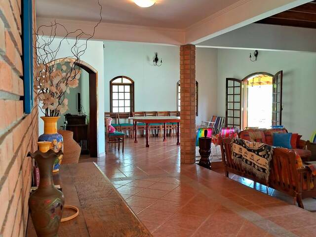 vista da sala de lareira e sala de estar