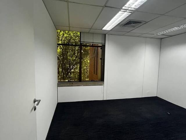 Conjunto Comercial para Locação em Alphaville Empresarial - 35