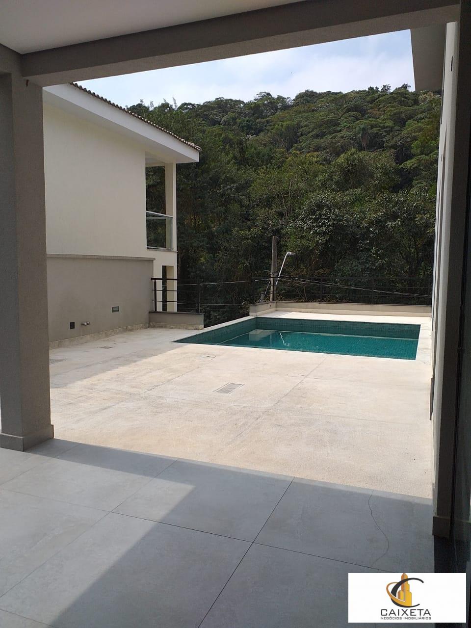 quintal com piscina