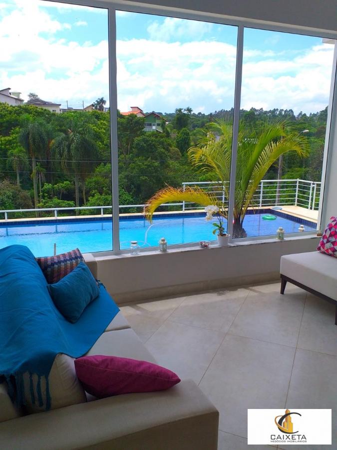 sala intima com vista para a piscina