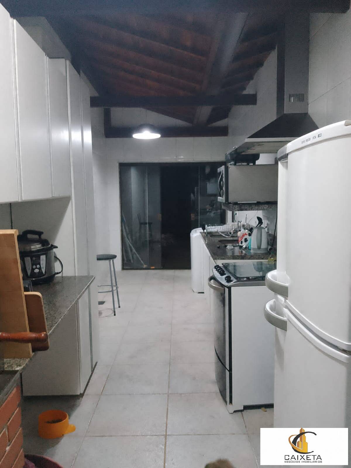 Chácara à venda com 5 quartos, 2600m² - Foto 4