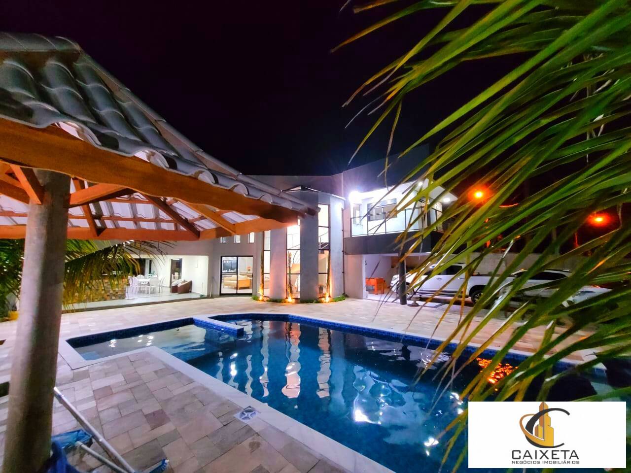 Chácara à venda com 6 quartos, 550m² - Foto 2