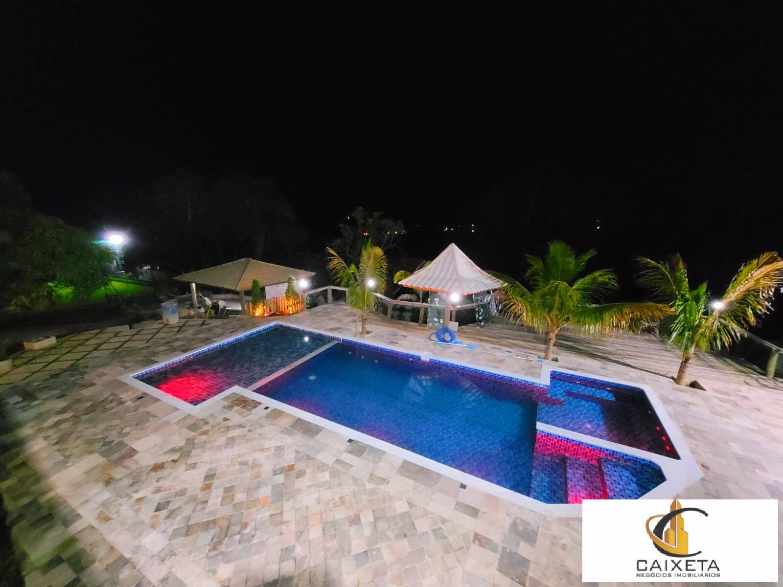 Chácara à venda com 6 quartos, 550m² - Foto 18