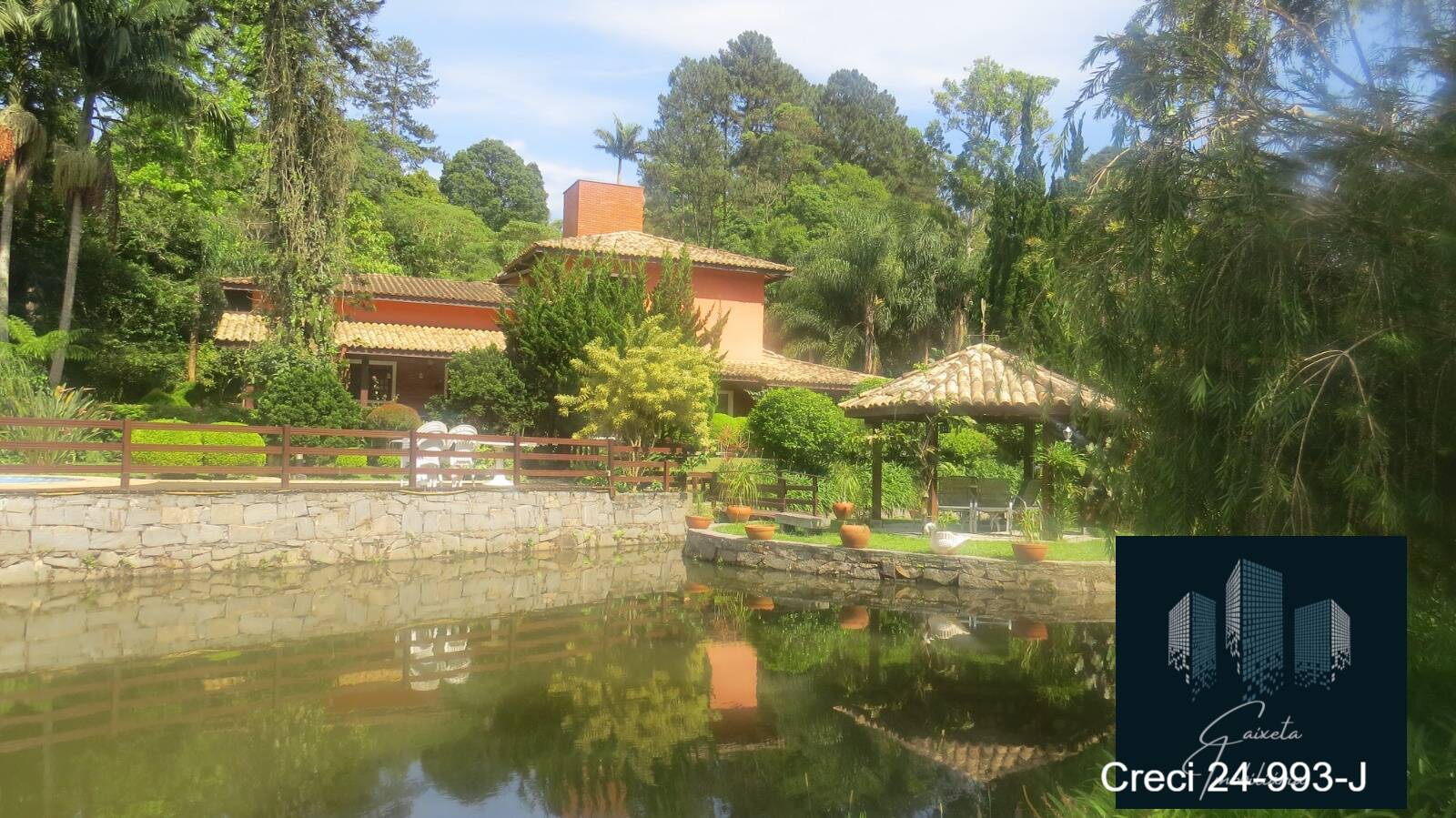 Chácara à venda com 4 quartos, 350m² - Foto 2